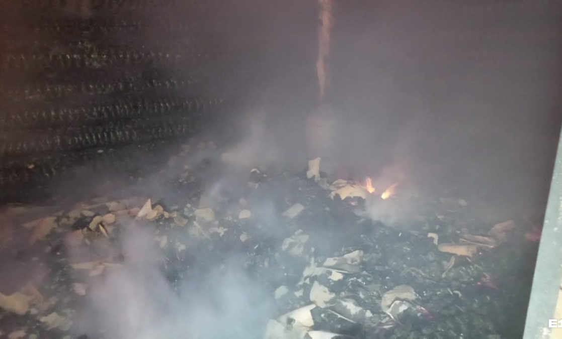 На Чусовском тракте сгорел дом из бутылок, погиб мужчина построивший его На Чусовском тракте сгорел дом из бутылок, погиб мужчина построивший его