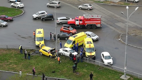 Вчера в Екатеринбурге произошла страшная авария с участием трёх машин