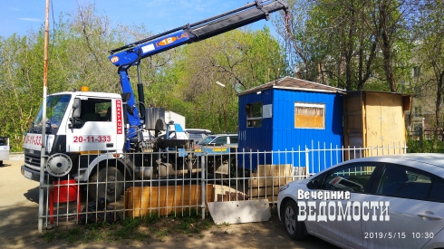 В Орджоникидзевском районе ликвидировали нелегальную автостоянку