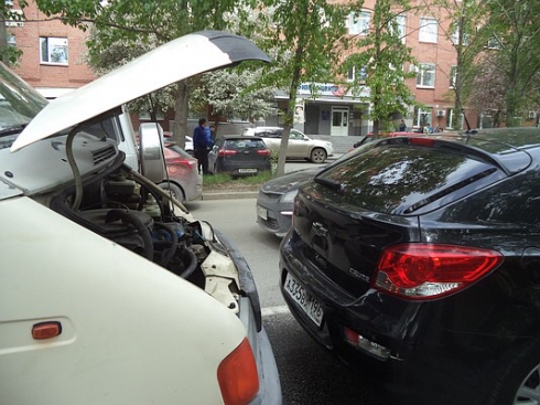 Отвлёкся на звонок: в Екатеринбурге произошло ДТП с участием автобуса, «ГАЗели» и иномарки
