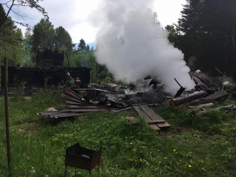 В пожаре под Нижним Тагилом погибла семья из трёх человек, в том числе ребёнок В пожаре под Нижним Тагилом погибла семья из трёх человек, в том числе ребёнок