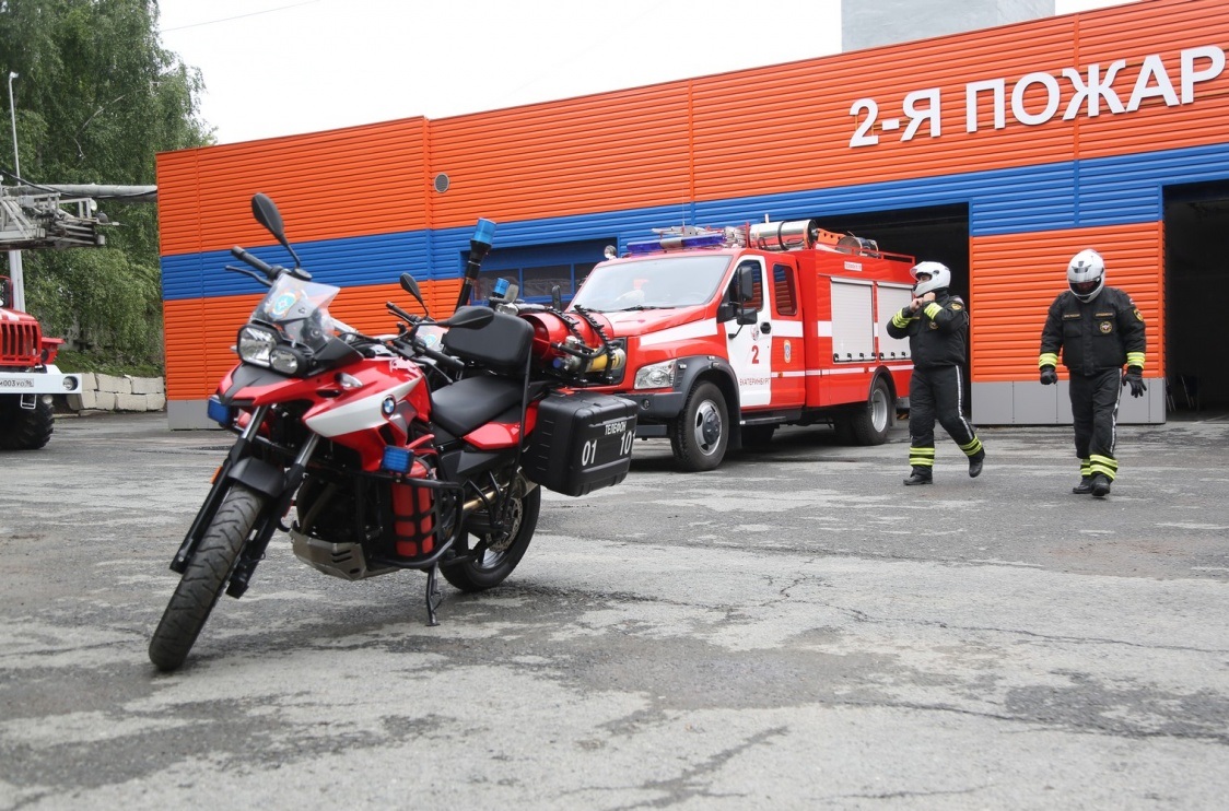 Бригада МЧС показала журналистам свои новые мотоциклы