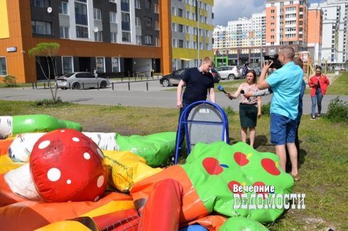 В Екатеринбурге общественники проверили детские аттракционы (ФОТО)