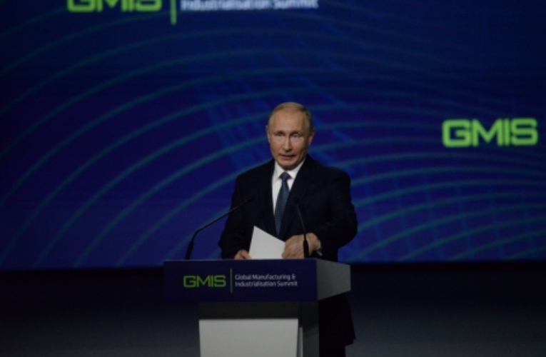 Президент РФ выступил на саммите в Екатеринбурге и собирается ехать в УрФУ