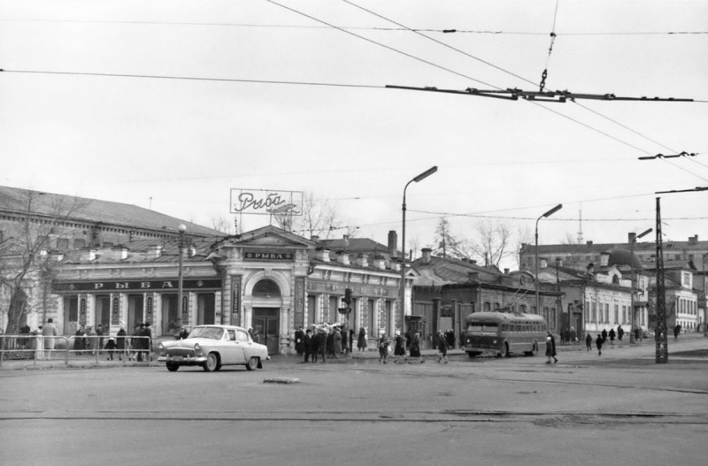 «Екатеринбург. История города в фотографии. 1960-е — 1991» «Екатеринбург. История города в фотографии. 1960-е — 1991»