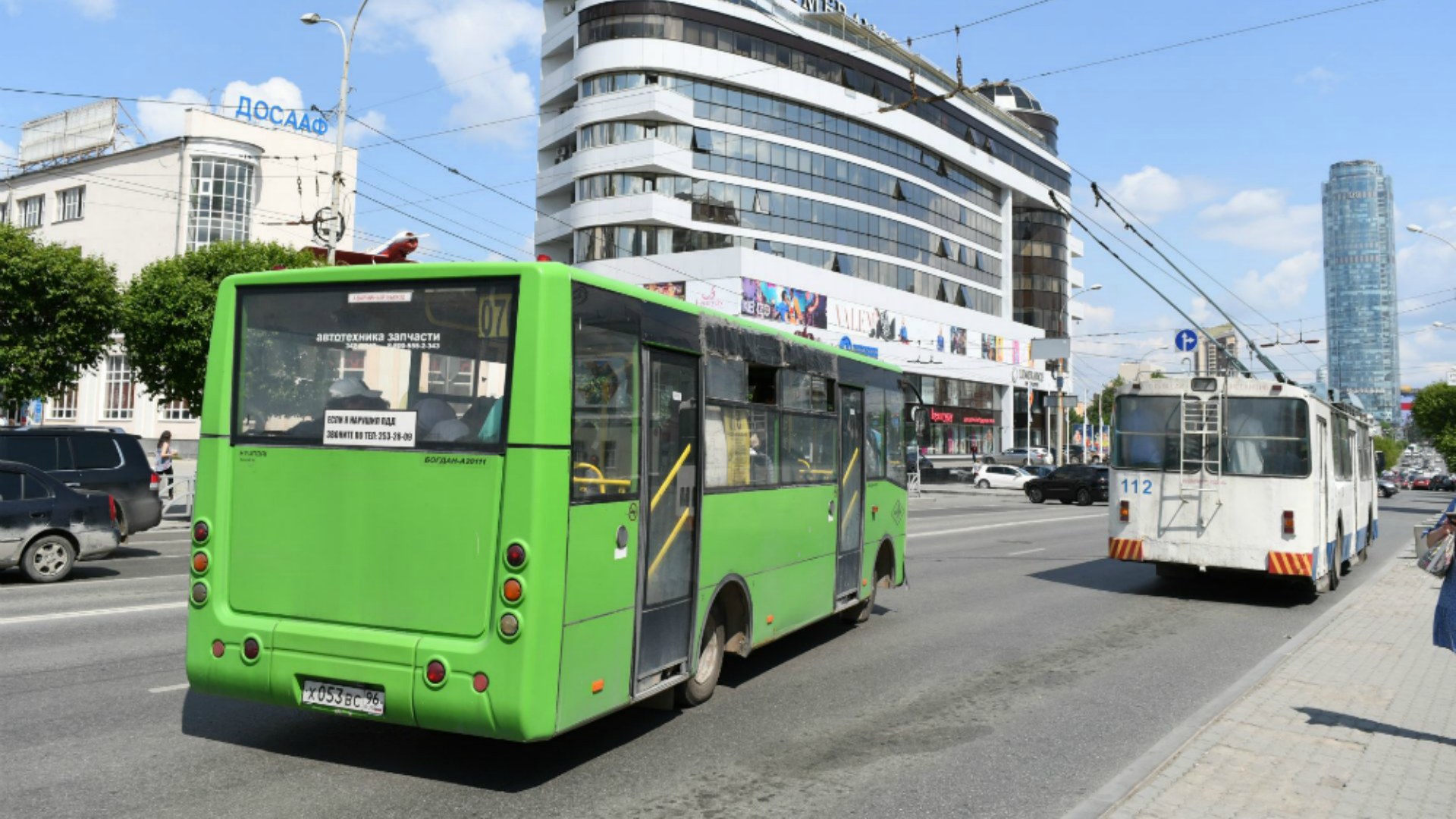 Остановки 67 автобуса екатеринбург. Автобус Екатеринбург. Екатеринбургский автобус. Транспорт Екатеринбург. Маршрутка Екатеринбург.