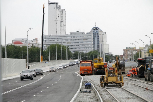В Екатеринбурге продлили срок перекрытия Гражданской улицы из-за реконструкции Макаровского моста