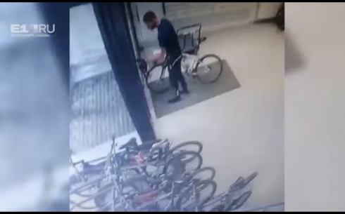 В Екатеринбурге разыскивают серийного вора велосипедов 