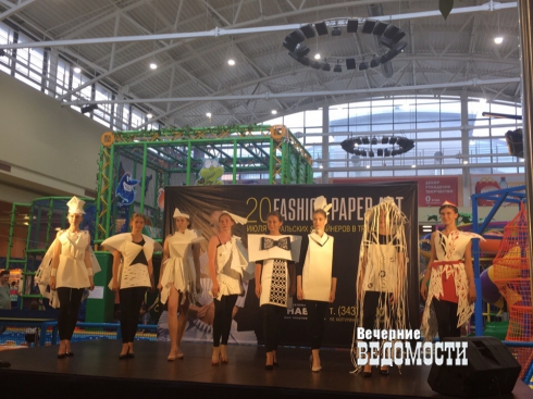 Бумажные платья и туфли: в Екатеринбурге прошел показ Fashion paper art