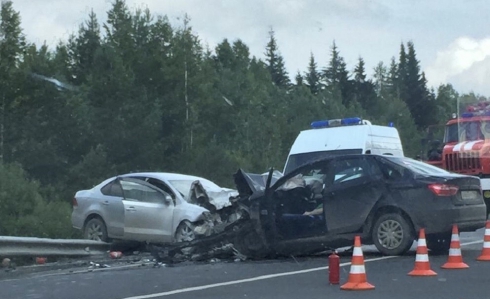 Из машин вытаскивали выживших: на трассе Пермь – Екатеринбург в ДТП погибли два человека