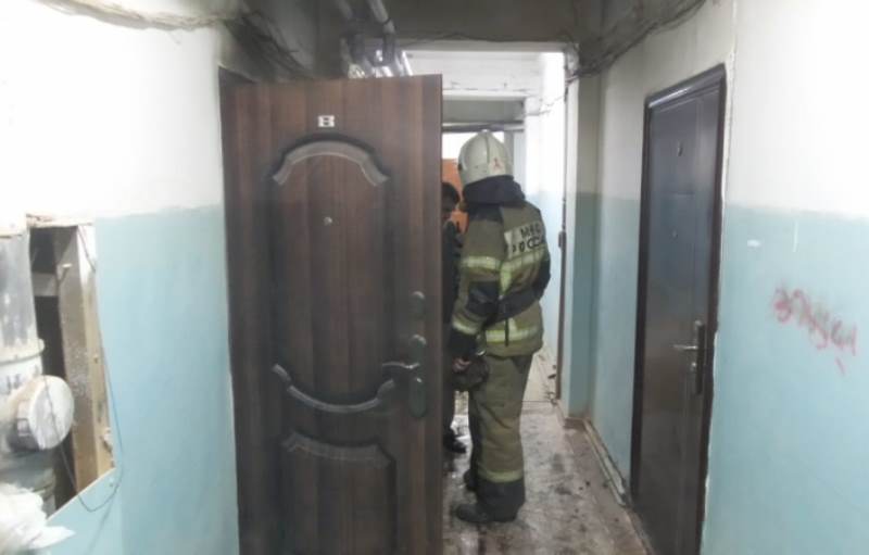 В Екатеринбурге загорелась квартира в трехэтажном доме В Екатеринбурге загорелась квартира в трехэтажном доме