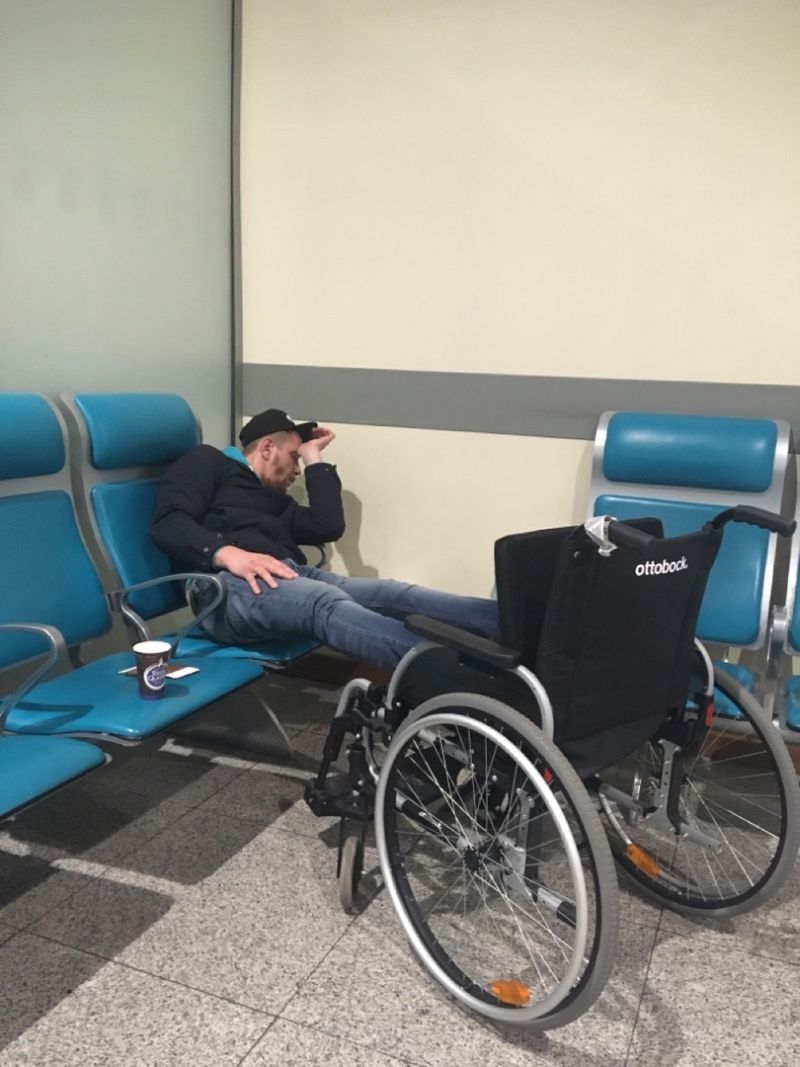 Актерам екатеринбургского инклюзивного театра пришлось проводить репетицию прямо в аэропорту Актерам екатеринбургского инклюзивного театра пришлось проводить репетицию прямо в аэропорту