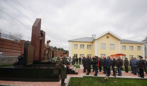 В уральской столице открылся памятник военным, пожертвовавших жизнью ради исполнения служебного долга