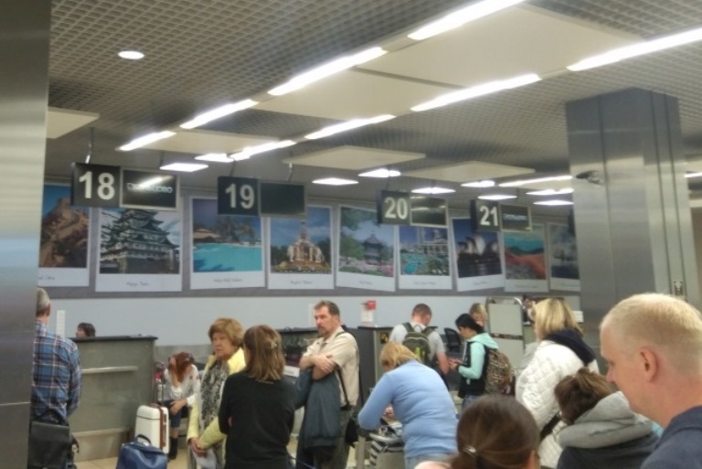 Коллапс в Кольцово: в аэропорту 40 минут не было интернета
