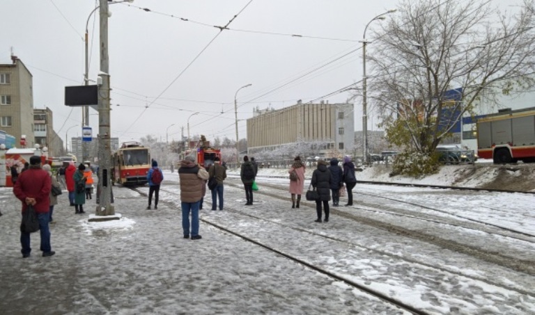 В Екатеринбурге на ЖБИ загорелся трамвай В Екатеринбурге на ЖБИ загорелся трамвай