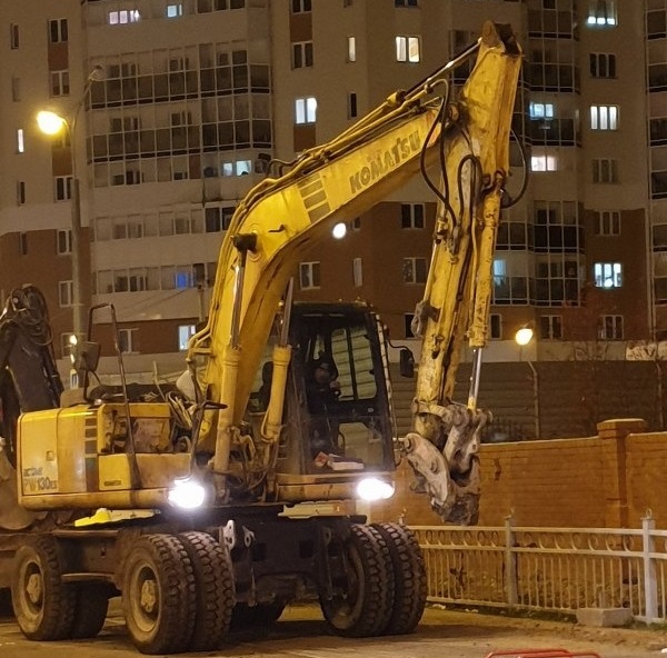 В Екатеринбурге на улице Краснолесья во время замены труб погибли двое рабочих