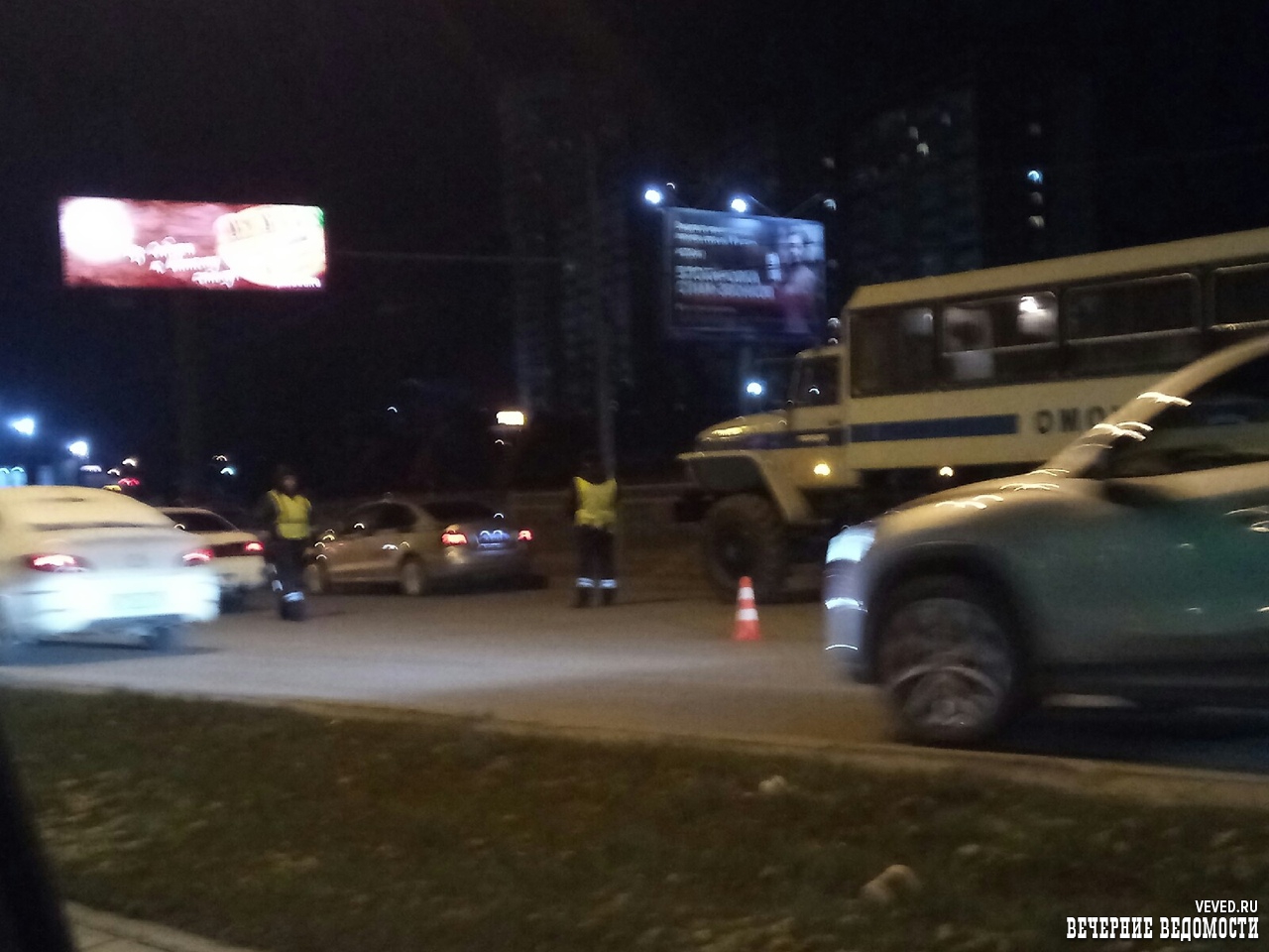 Ночью в Екатеринбурге полиция и ОМОН занимались отловом угонщиков