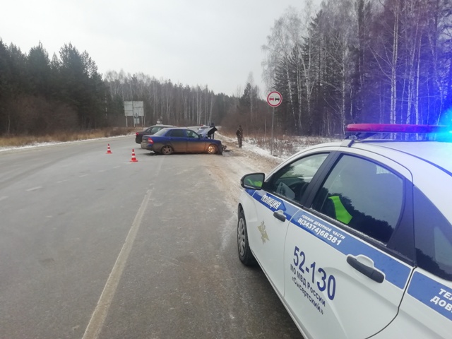 На свердловской трассе в результате ДТП погибла женщина, еще трое пострадали