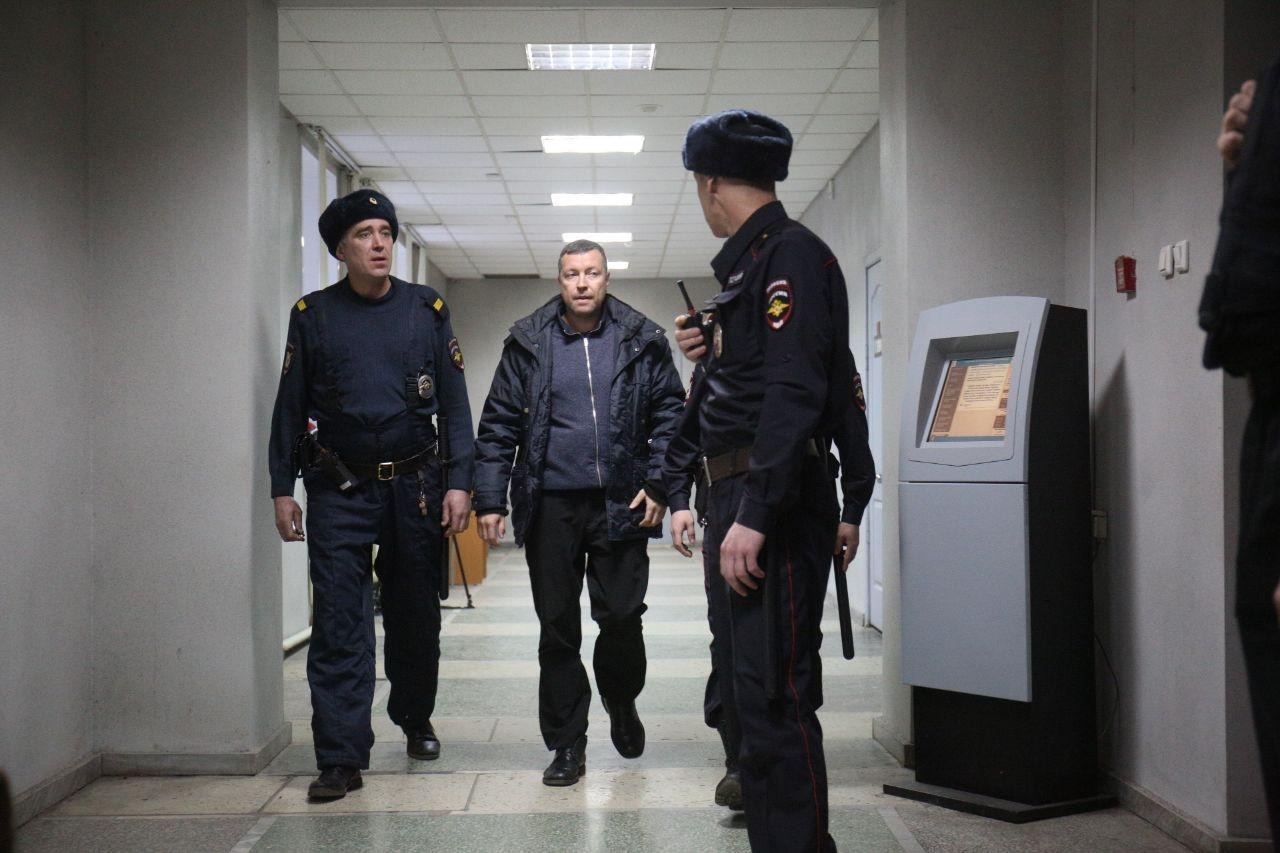 Замглавы свердловского СК отправили под домашний арест