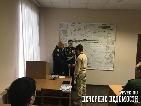 В столице Урала юнармейцев поблагодарили за помощь в задержании преступника