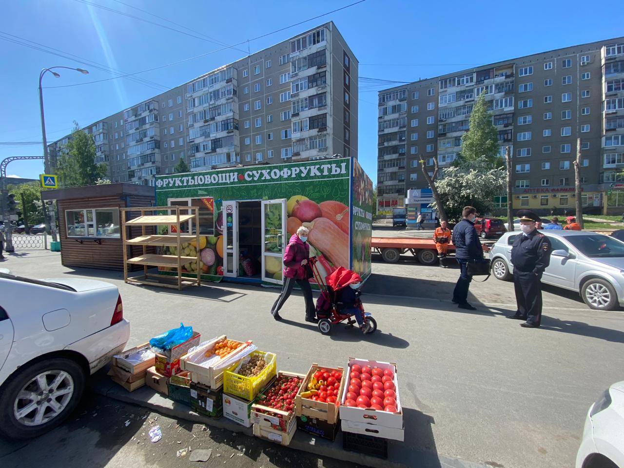 В Екатеринбурге снова начали демонтировать незаконные киоски