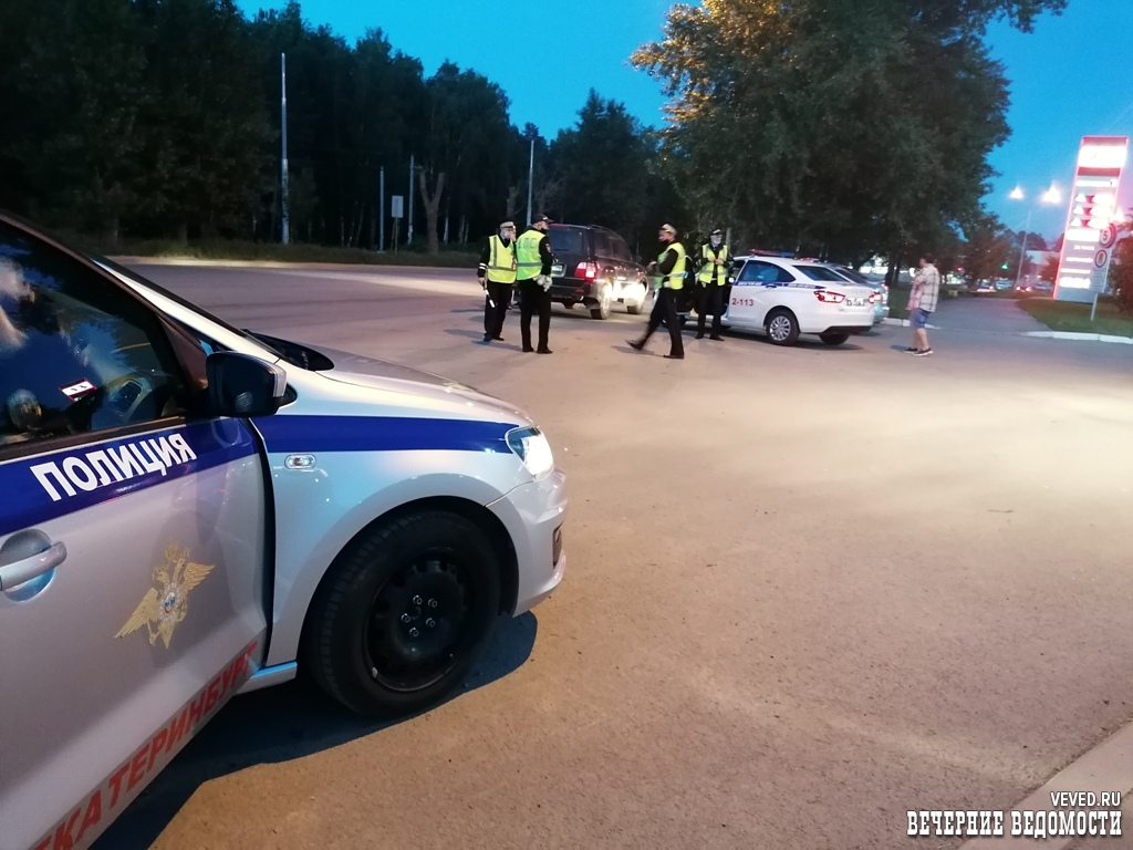 Инспекторы ДПС Екатеринбурга устроили погоню за водителем, отмечавшим конец рабочей недели