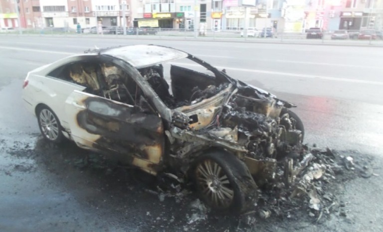 В Екатеринбурге при столкновении с Mercedes погиб 36-летний мотоциклист