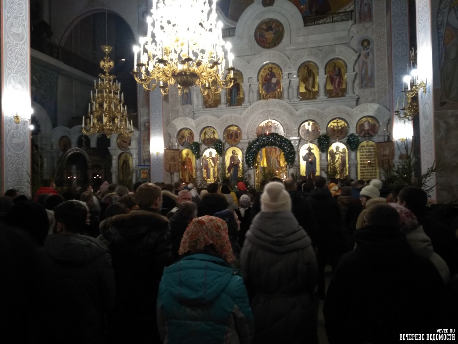 В православных храмах Екатеринбурга встретили Рождество