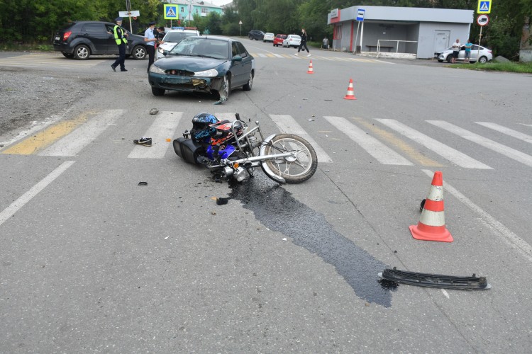 В аварии в Верхней Салде пострадали два человека