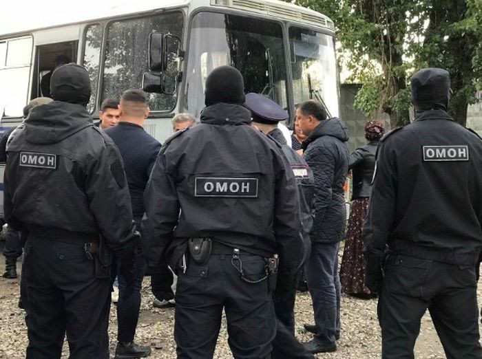 Во время рейда в цыганском поселке Екатеринбурга задержали 20 человек