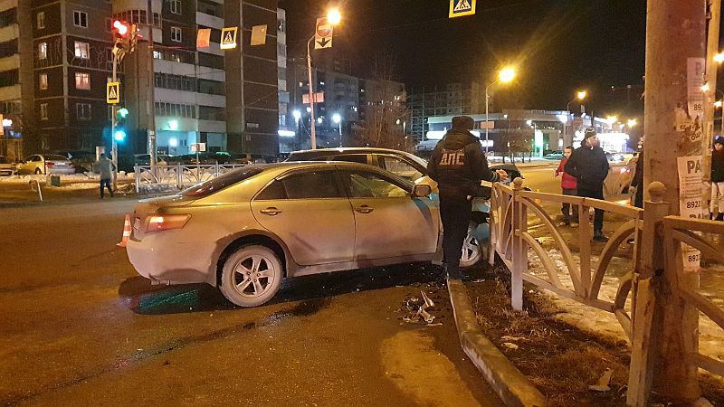 В ДТП на Ботанике в Екатеринбурге пострадали три человека