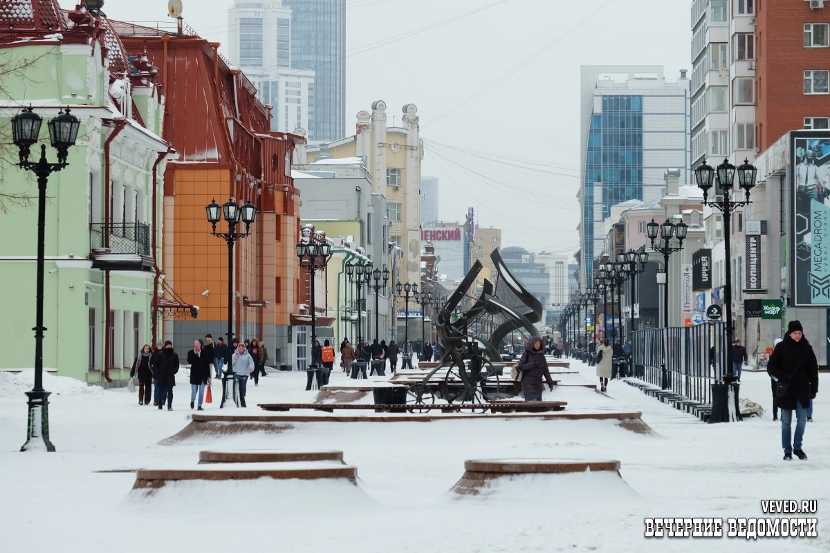 Улица вайнера 1. Улица Вайнера Екатеринбург. Улица Вайнера в Екатеринбурге небо. Улица Вайнера Екатеринбург фото. Улица Вайнера Екатеринбурга фонтан.